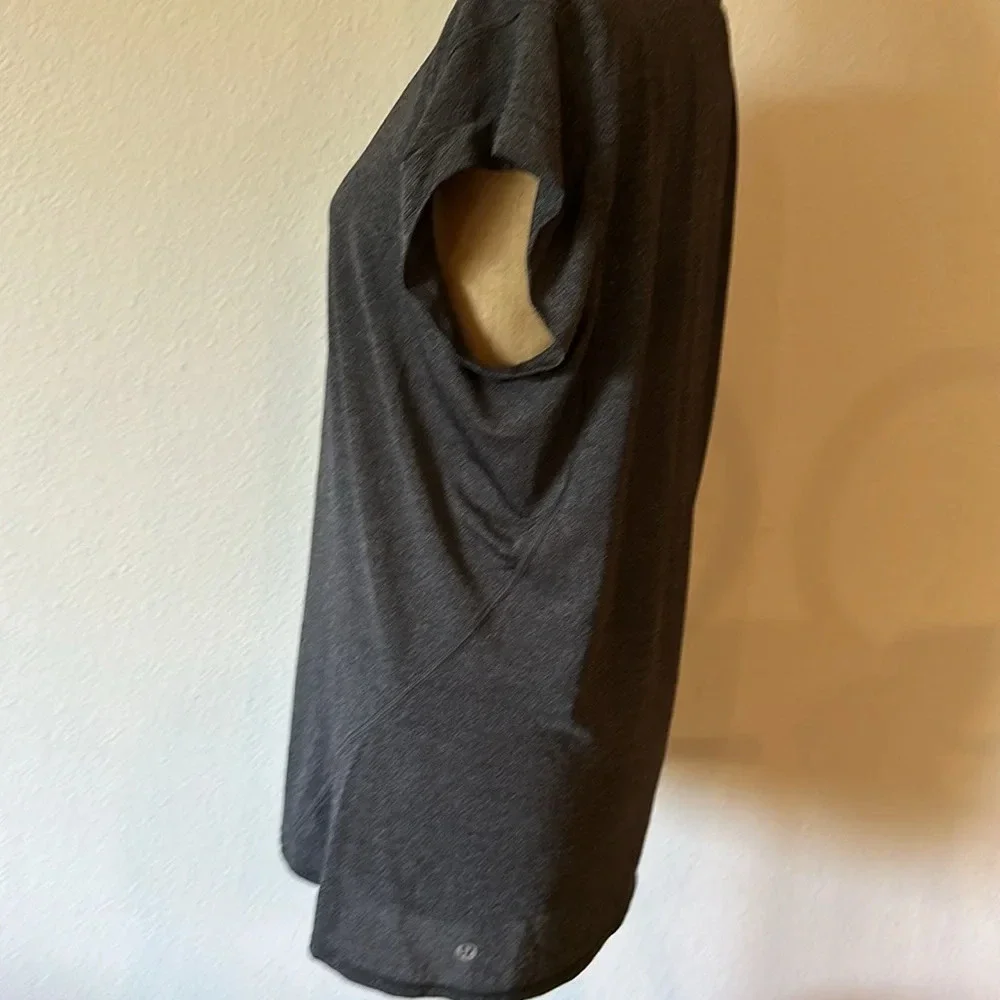 Lululemon sz 8 grey athletic short sleeve shirt great pre owned condition